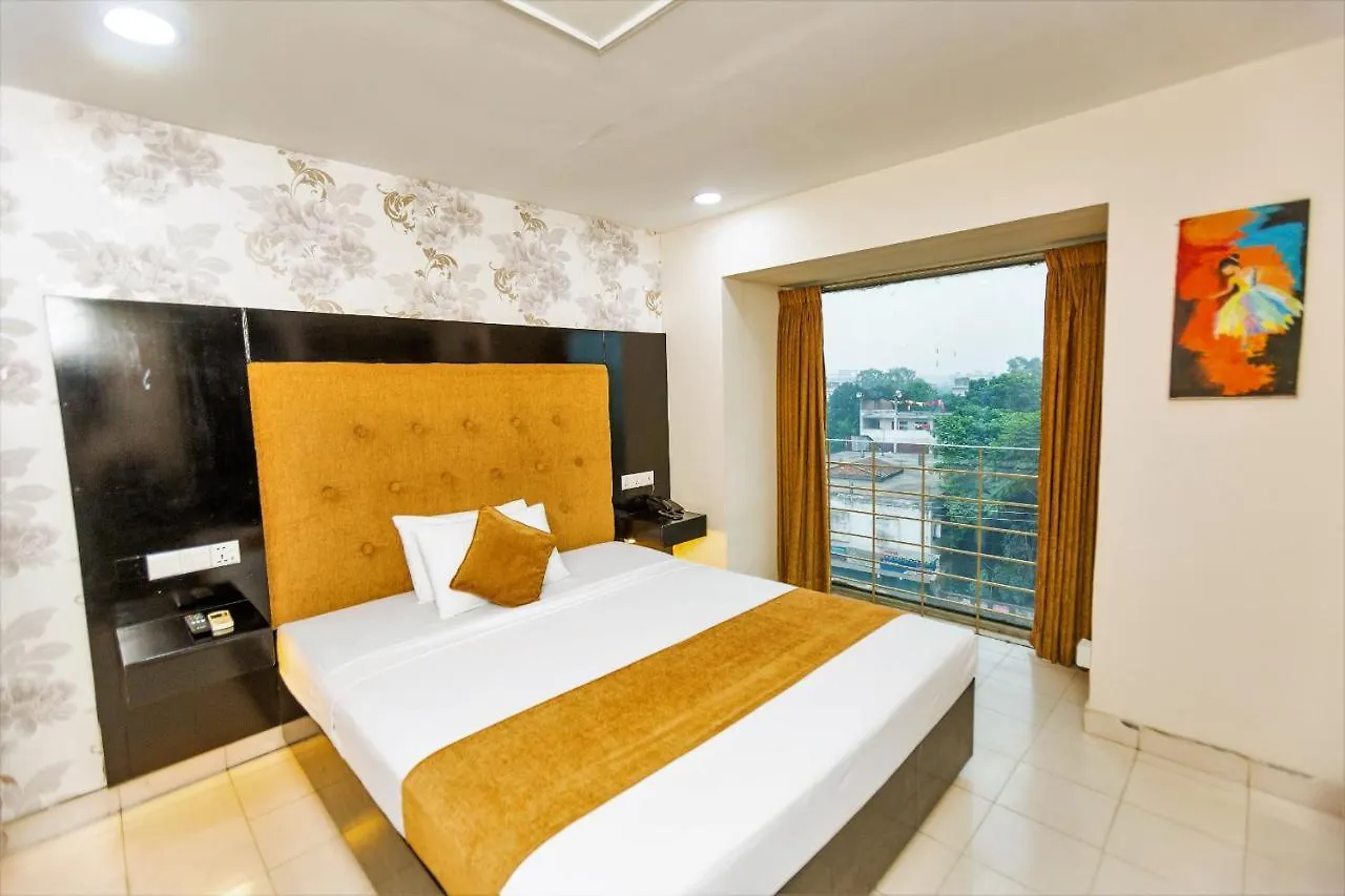 Grand Dhaka Hotel 3*,