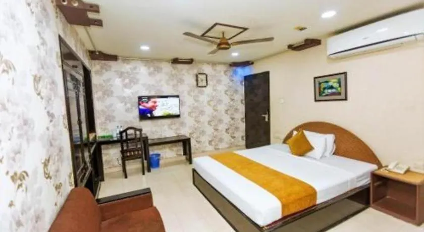 Grand Dhaka Hotel 3*,